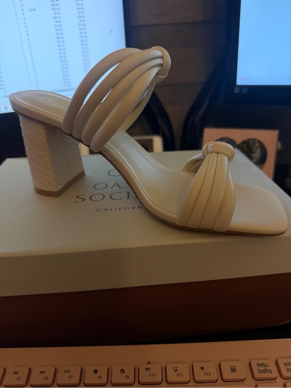 Oasis Society Cream Padded Strap Block Heel Mule NIB size 10